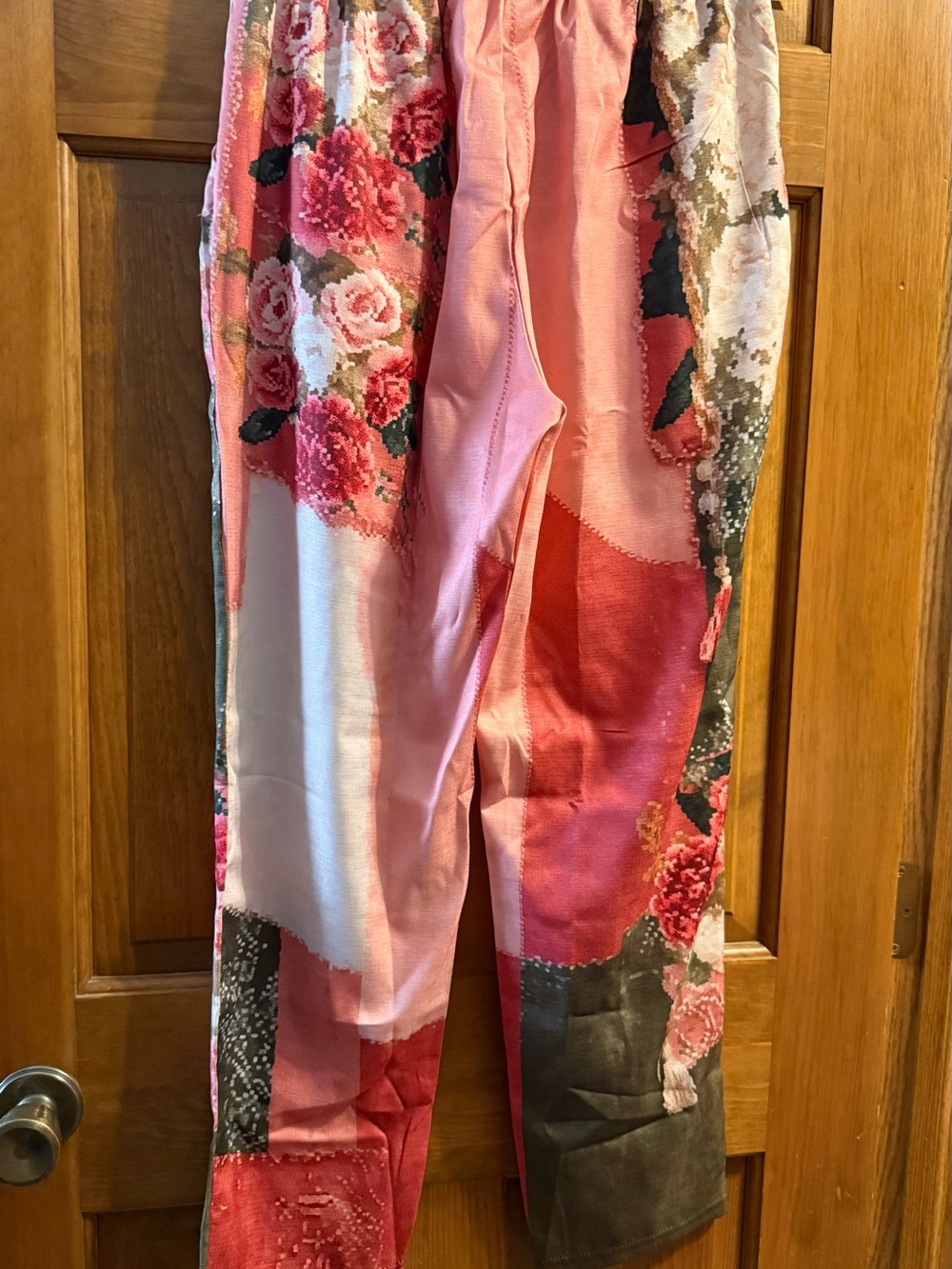 Women’s NWOT large (8/10) Floral Patchwork Drawstring Pants - Picture 3 of 3